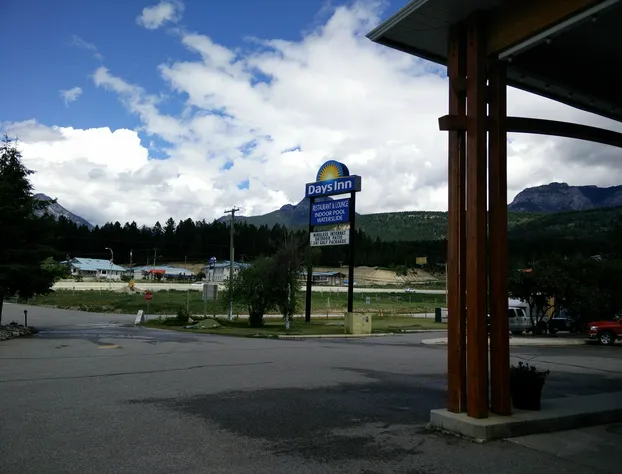 Days Inn by Wyndham Golden hotel detail image 2