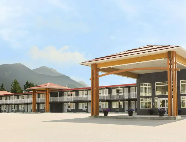 Days Inn by Wyndham Golden hotel detail image 1