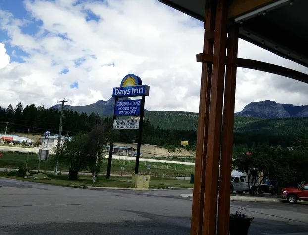 Days Inn by Wyndham Golden hotel detail image 4