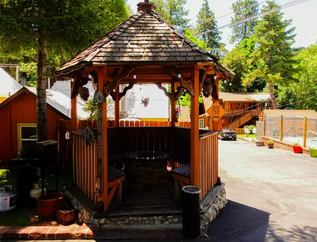 Sleepy Hollow Cabins and Hotel hotel detail image 4