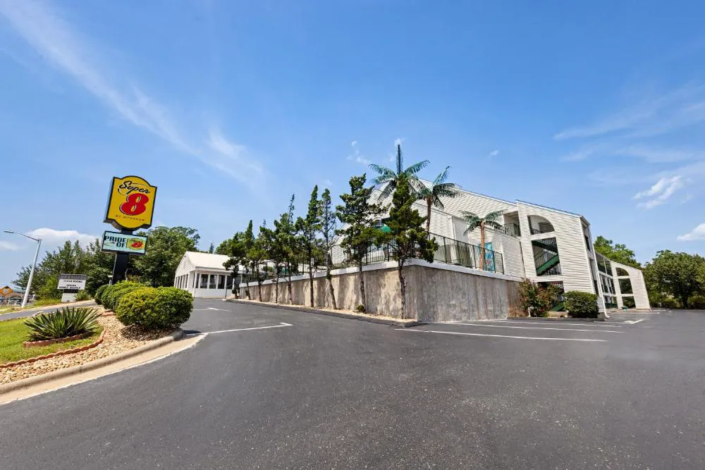 Super 8 by Wyndham Branson / Shepherd of the Hills Exwy hotel hero
