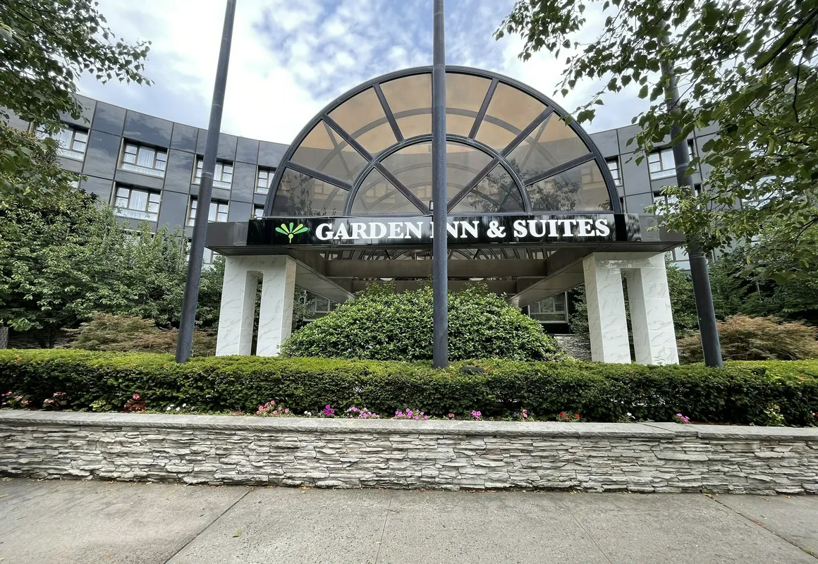 Garden Inn & Suites hotel hero