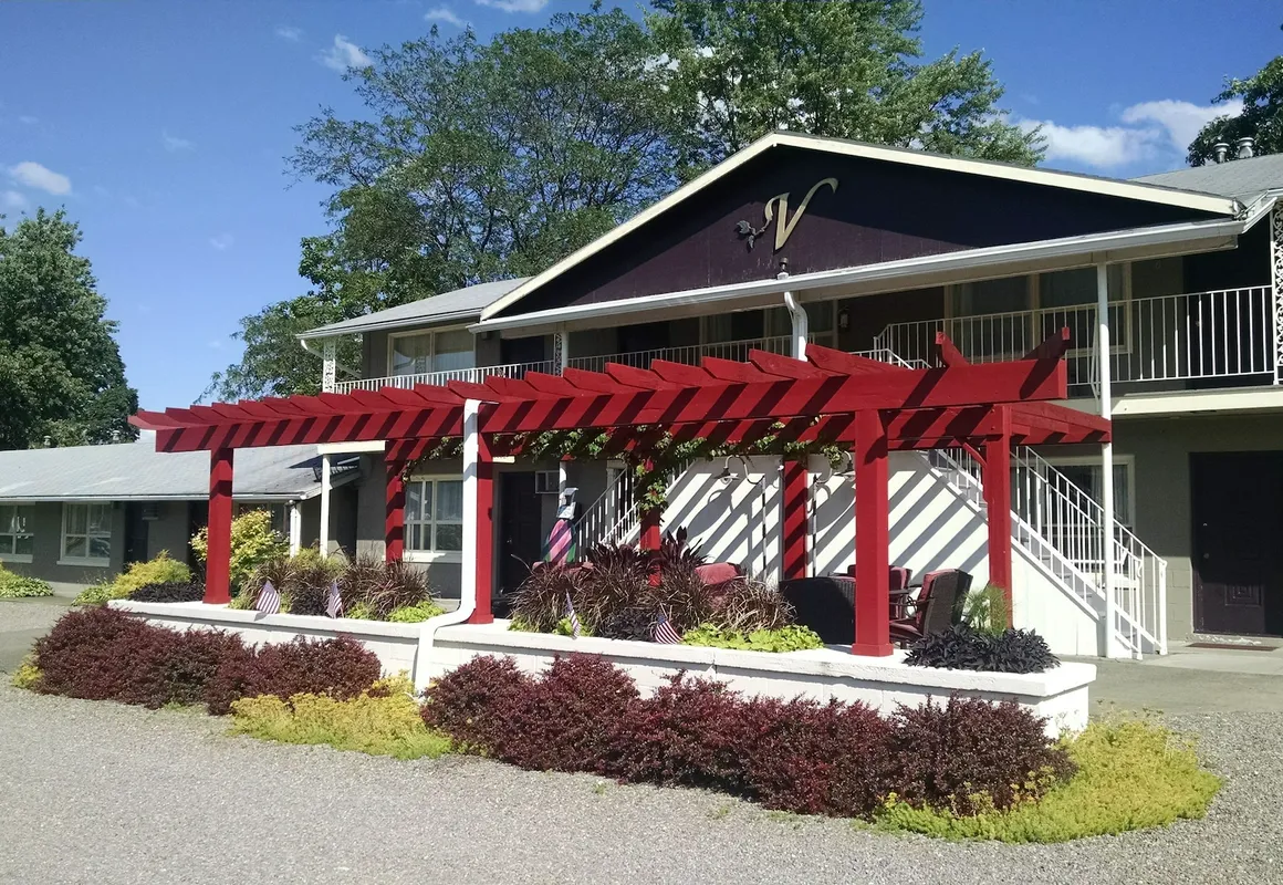 Vinehurst Inn And Suites hotel hero