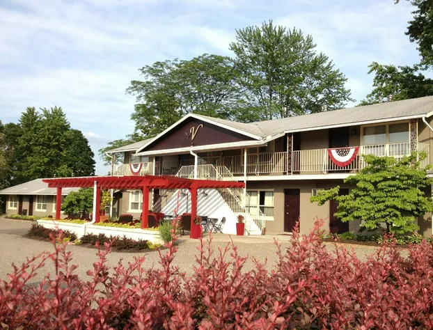 Vinehurst Inn And Suites hotel detail image 1