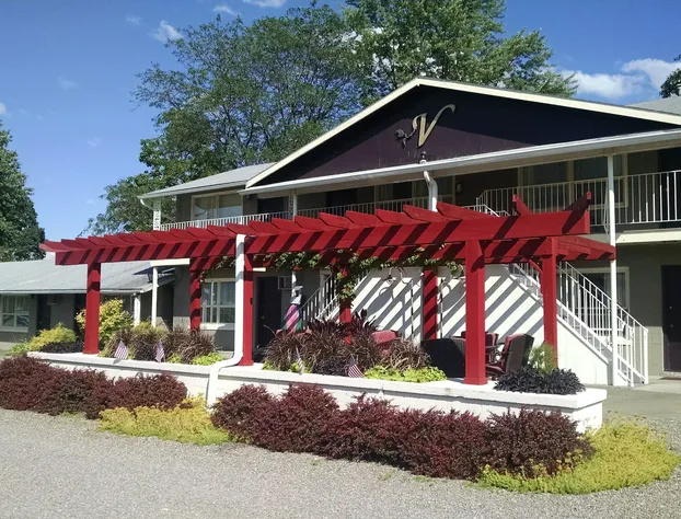 Vinehurst Inn And Suites hotel detail image 1