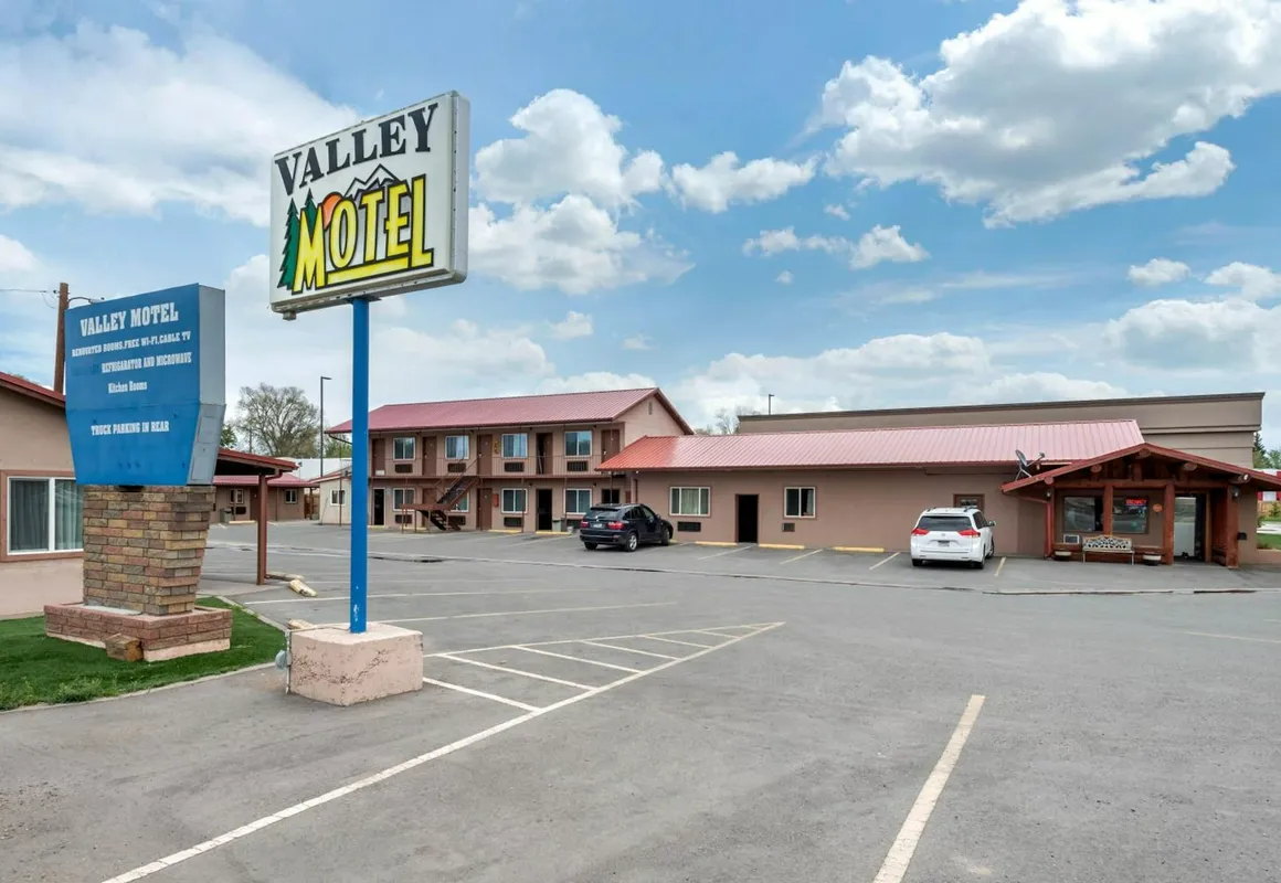 Valley Motel hotel hero