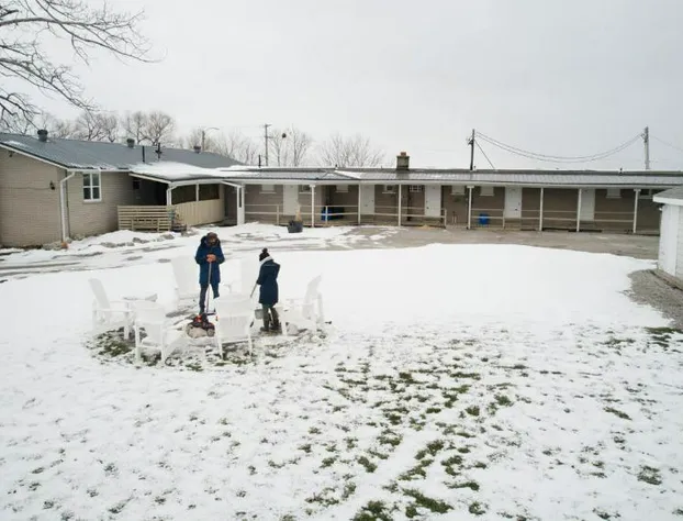Lakeside Inn hotel detail image 3