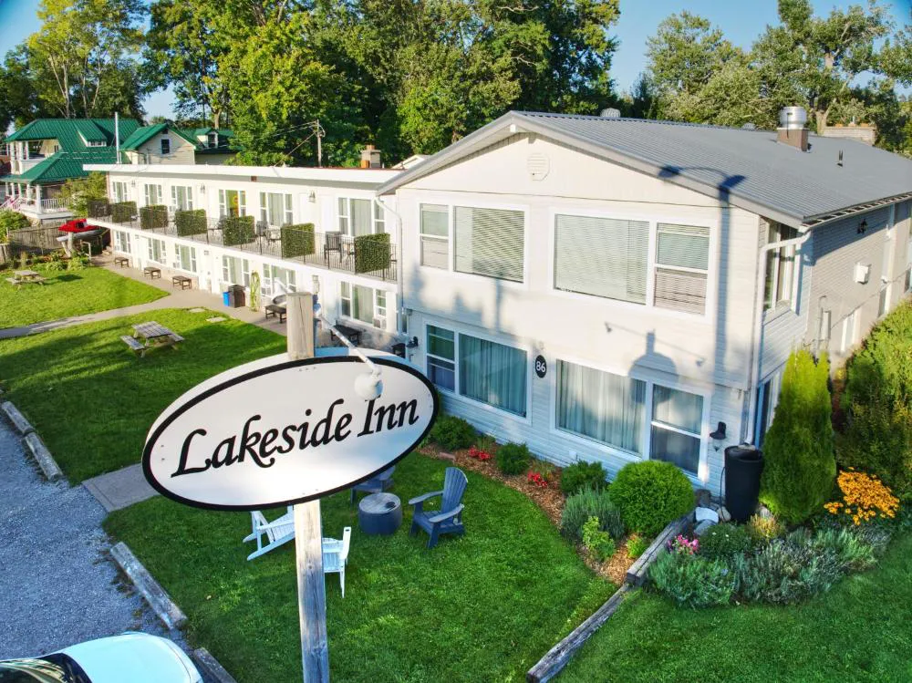 Lakeside Inn hotel hero