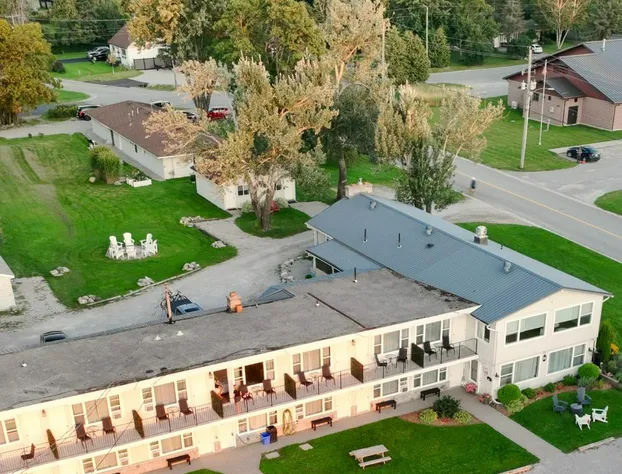 Lakeside Inn hotel detail image 4