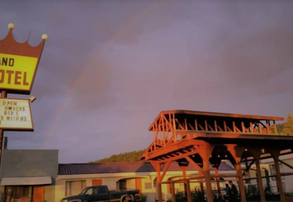 Grand Motel hotel hero