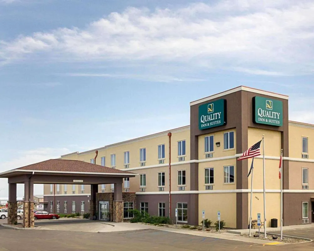 Quality Inn & Suites Minot North hotel hero