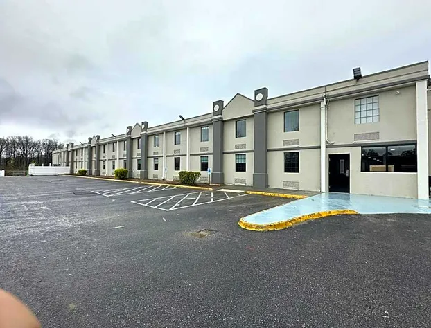 Suburban Studios Chester hotel detail image 1