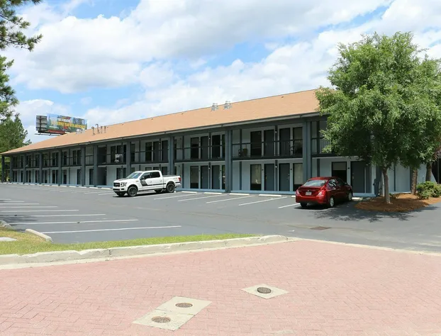 Baymont by Wyndham Ridgeland I-95 hotel detail image 3