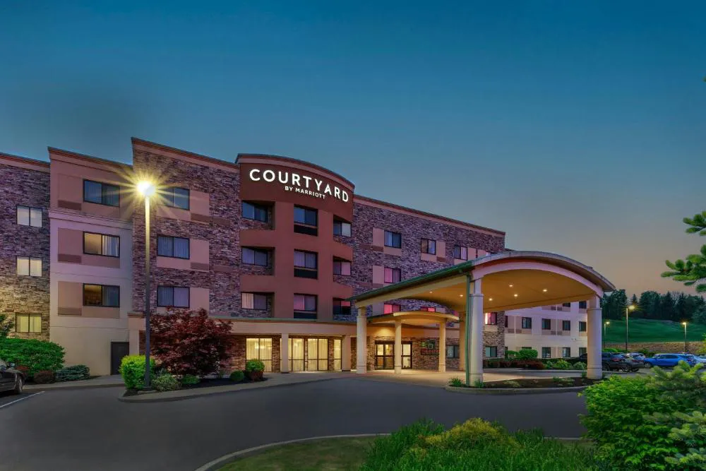 Courtyard Oneonta hotel hero