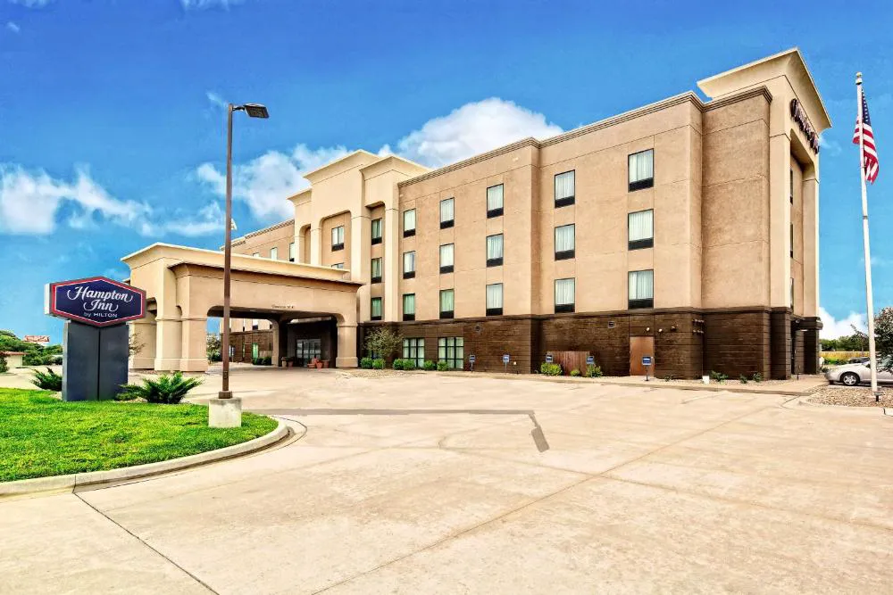Hampton Inn Belton/Kansas City area hotel hero