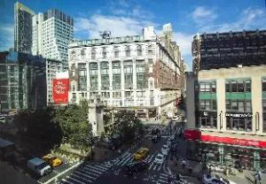 Courtyard By Marriott New York Manhattan/Herald Square hotel detail image 1