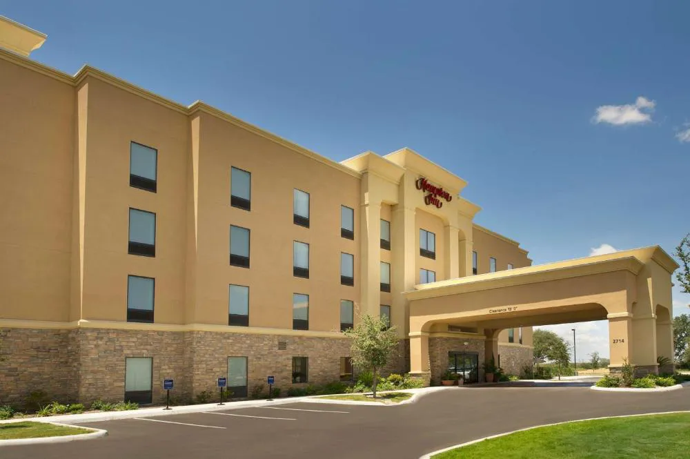 Hampton Inn Uvalde hotel hero