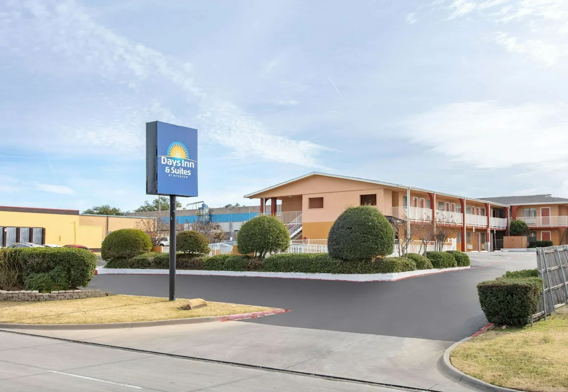 Days Inn & Suites by Wyndham Arlington Near Six Flags hotel hero