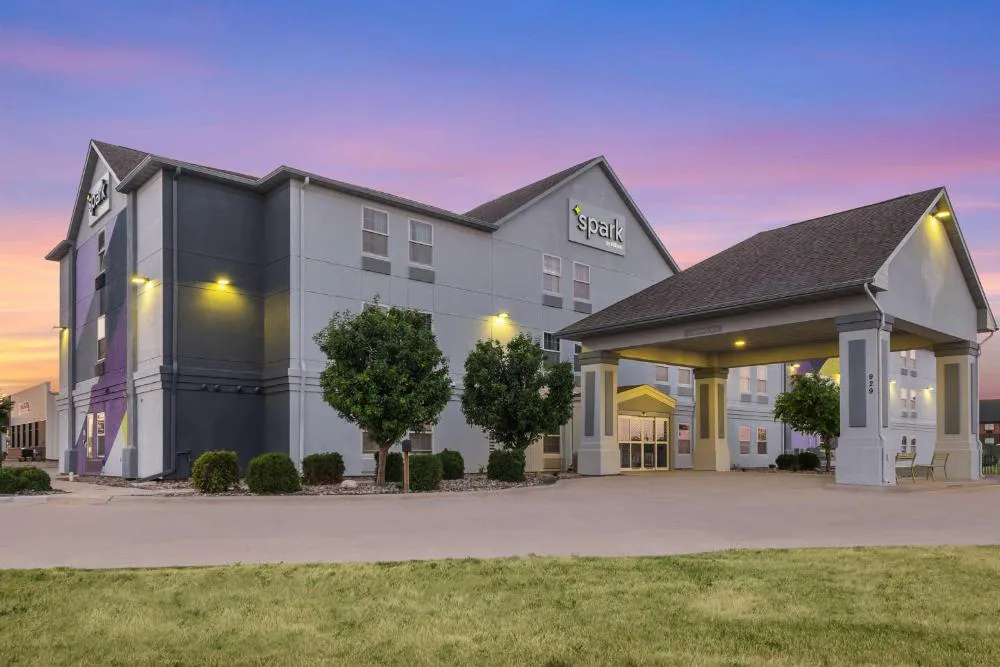 Spark by Hilton Minot hotel hero