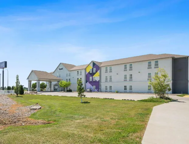 Spark by Hilton Minot hotel detail image 1