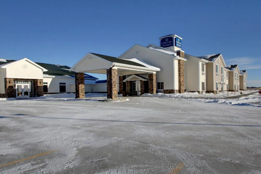 Cobblestone Inn & Suites - Bottineau hotel hero