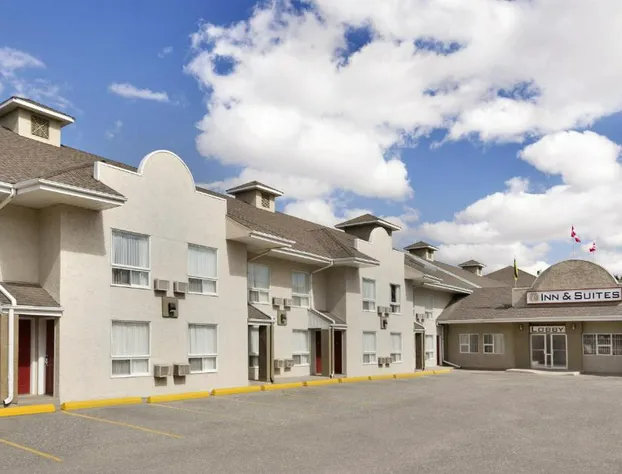 Colonial Square Inn & Suites hotel detail image 1