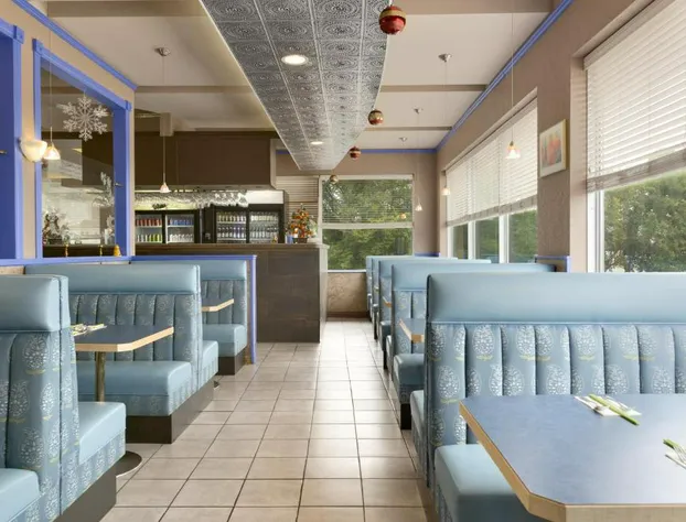 Colonial Square Inn & Suites hotel detail image 3