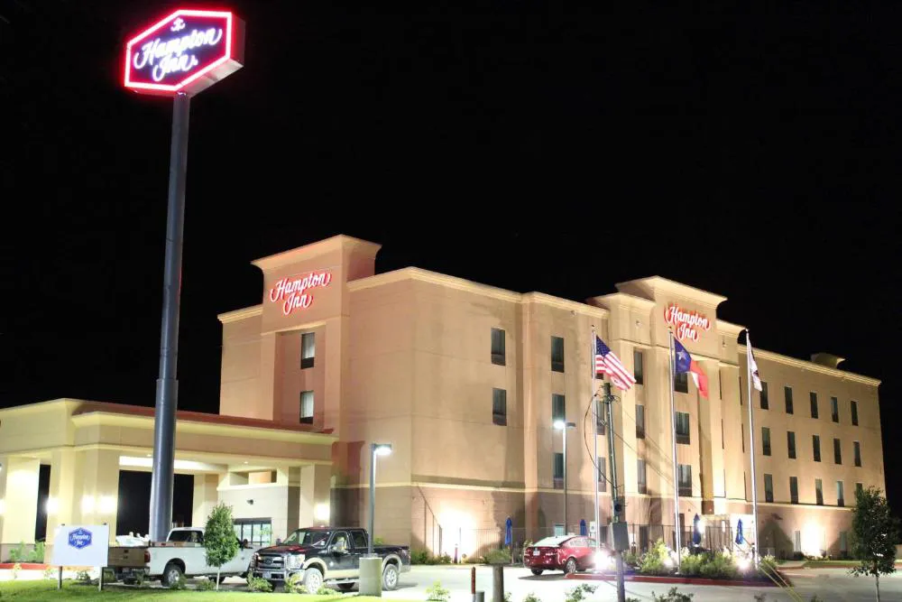 Hampton Inn Cotulla hotel hero