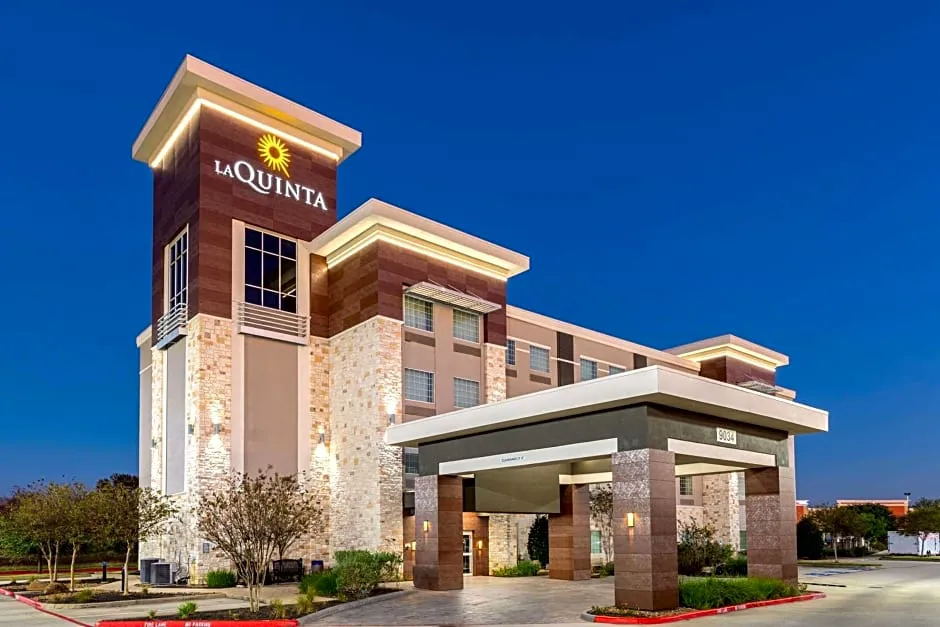 La Quinta Inn & Suites by Wyndham Houston NW Beltway8/WestRD hotel hero