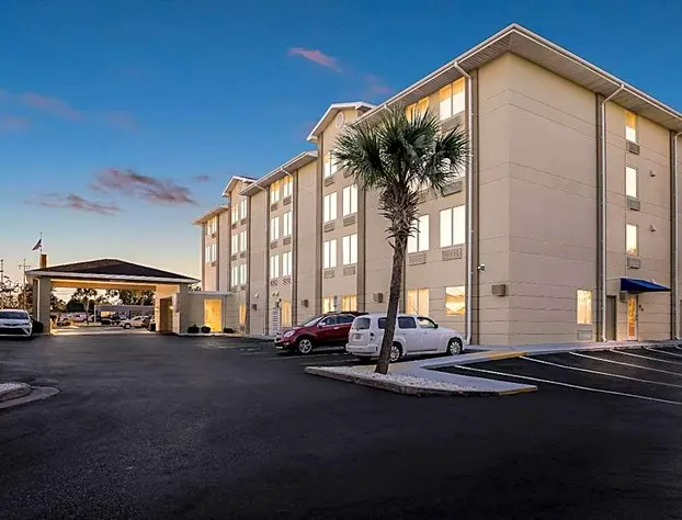 Comfort Inn & Suites hotel detail image 4