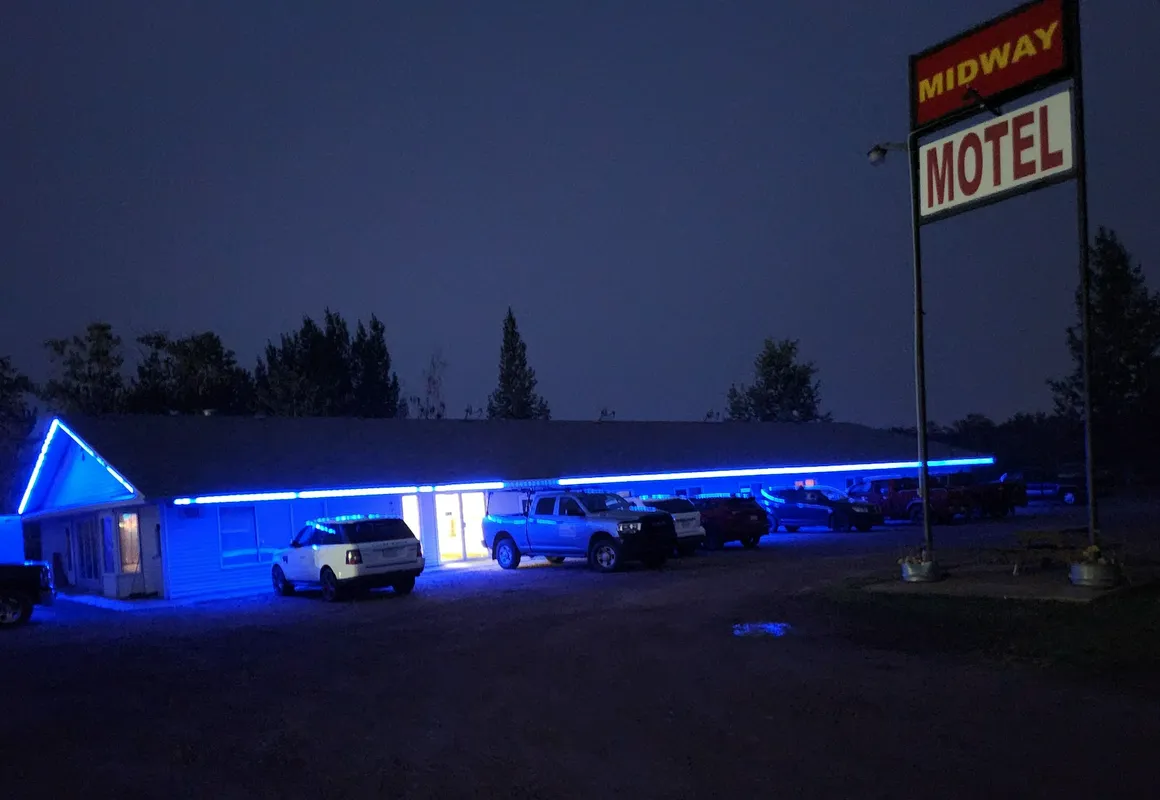 Midway Motel hotel hero