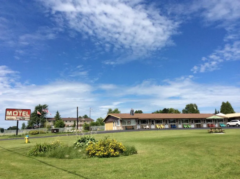 Lion Motel hotel hero