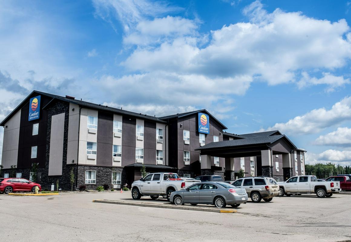 Comfort Inn & Suites hotel hero