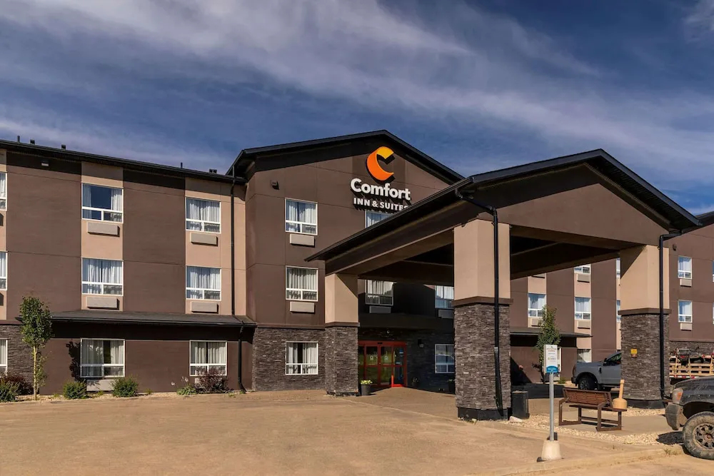 Comfort Inn and Suites Fox Creek hotel hero