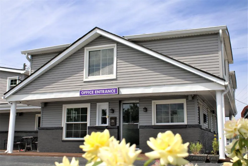 Hometowne Inn & Suites hotel hero