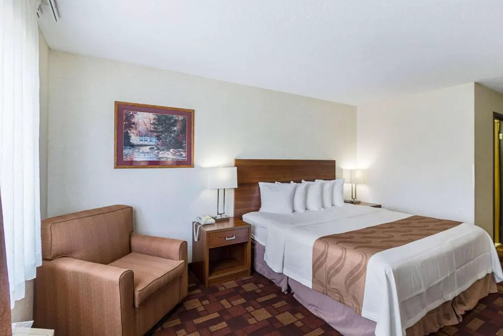 Econo Lodge Luverne I-90 hotel hero