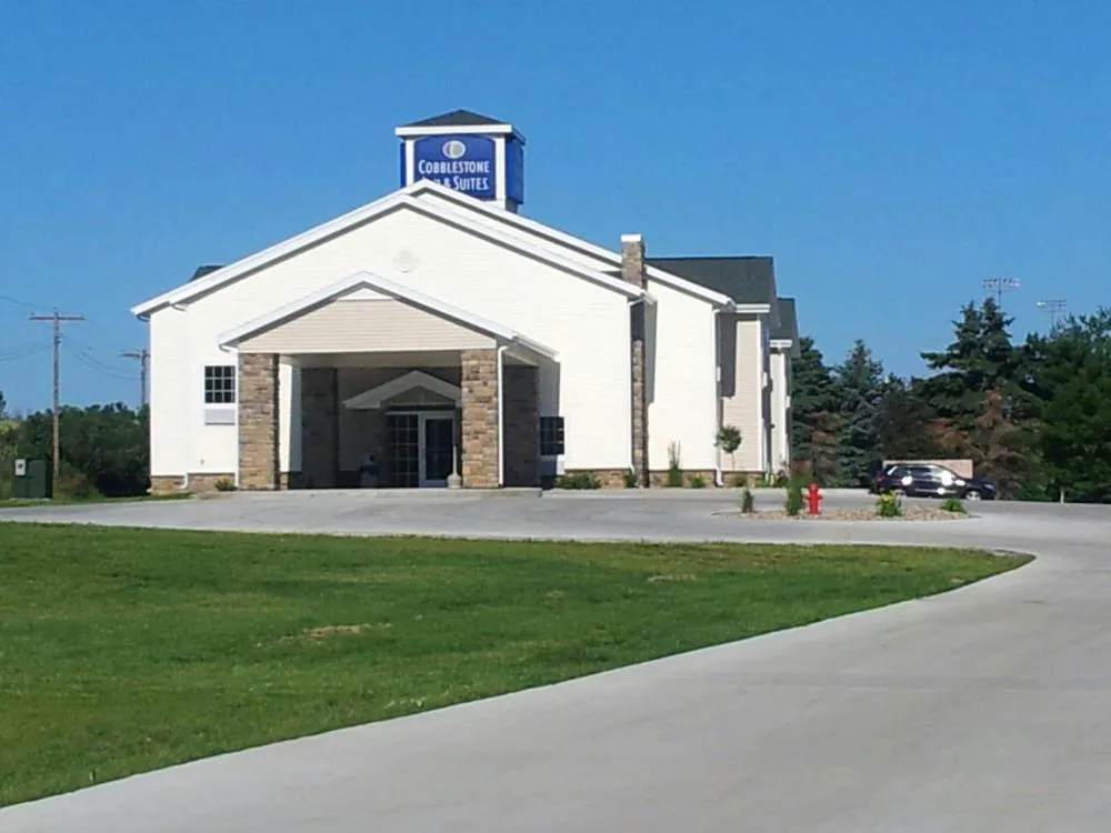 Cobblestone Inn & Suites - Hartington hotel hero