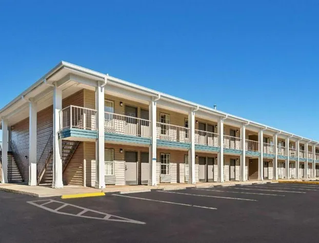 Quality Inn Eastman hotel detail image 1