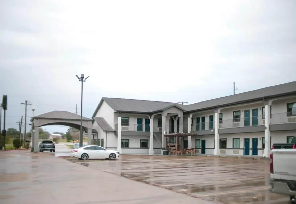 Days Inn & Suites by Wyndham Gonzales TX hotel hero