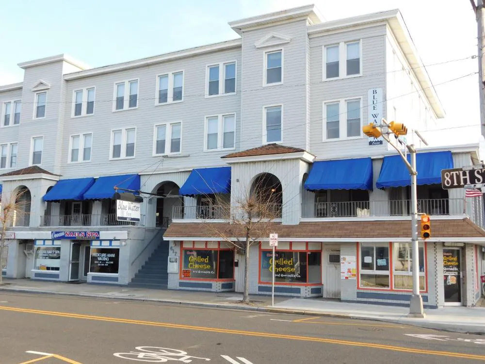 Blue Water Inn hotel hero