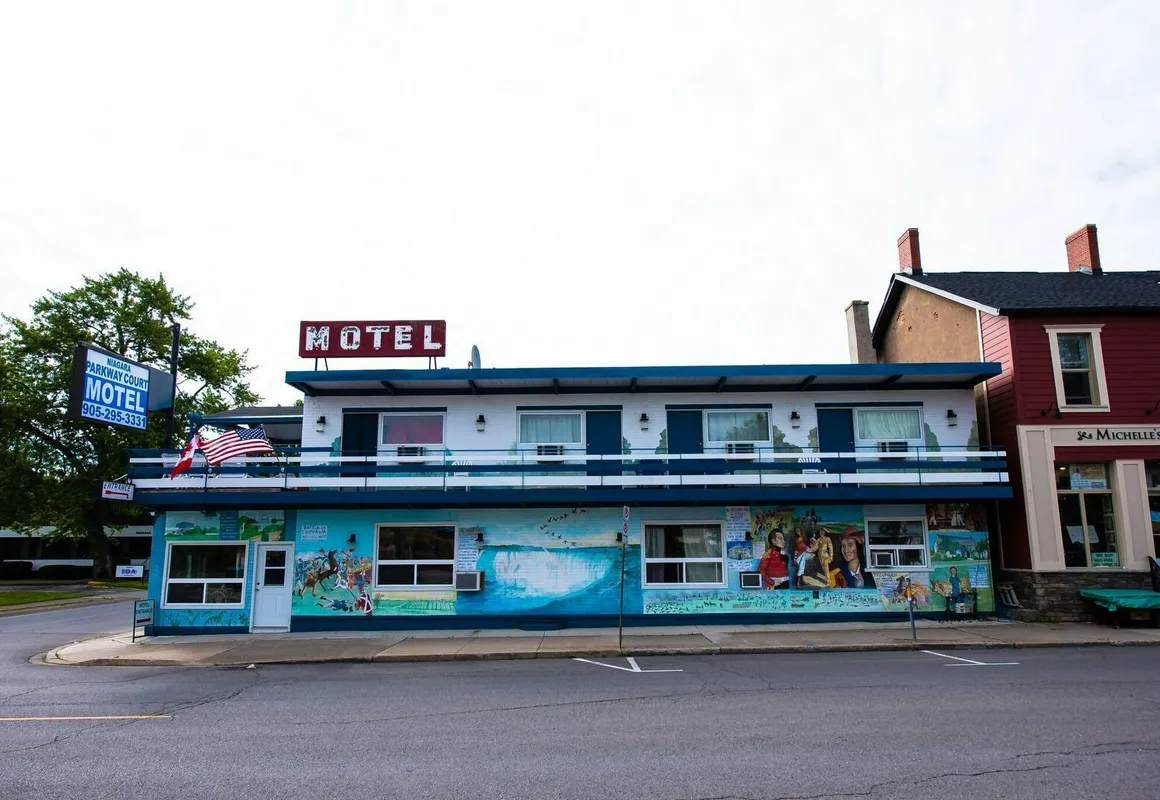 Niagara Parkway Court Motel hotel hero