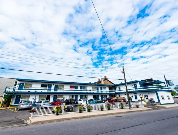Niagara Parkway Court Motel hotel detail image 2