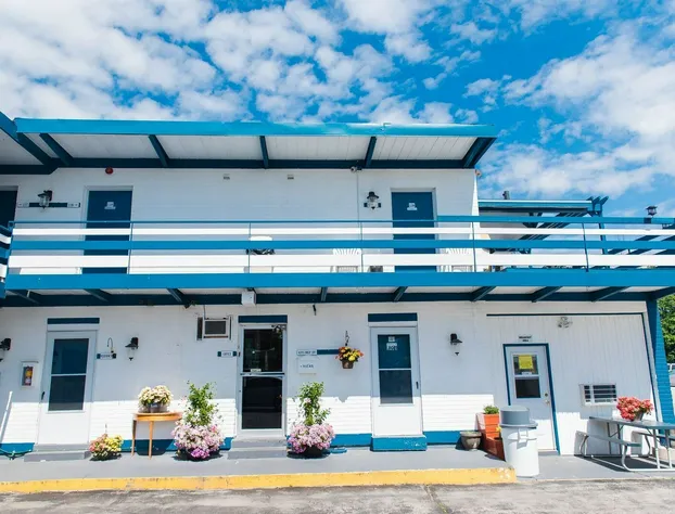 Niagara Parkway Court Motel hotel detail image 3