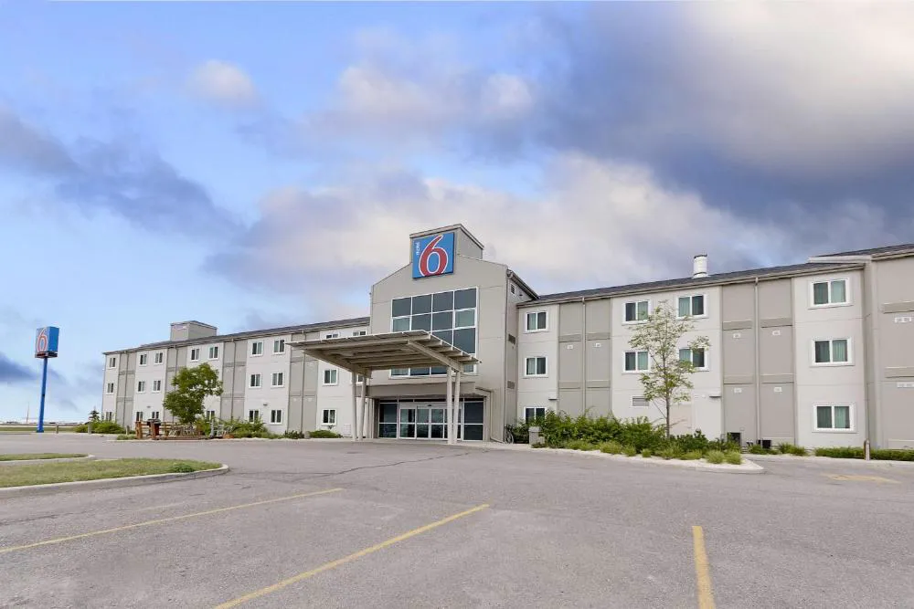 Motel 6 Brandon, MB hotel hero