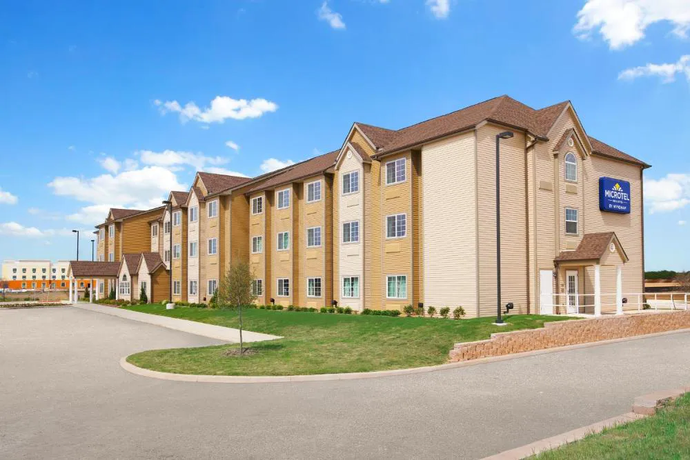 Microtel Inn & Suites by Wyndham Cotulla hotel hero