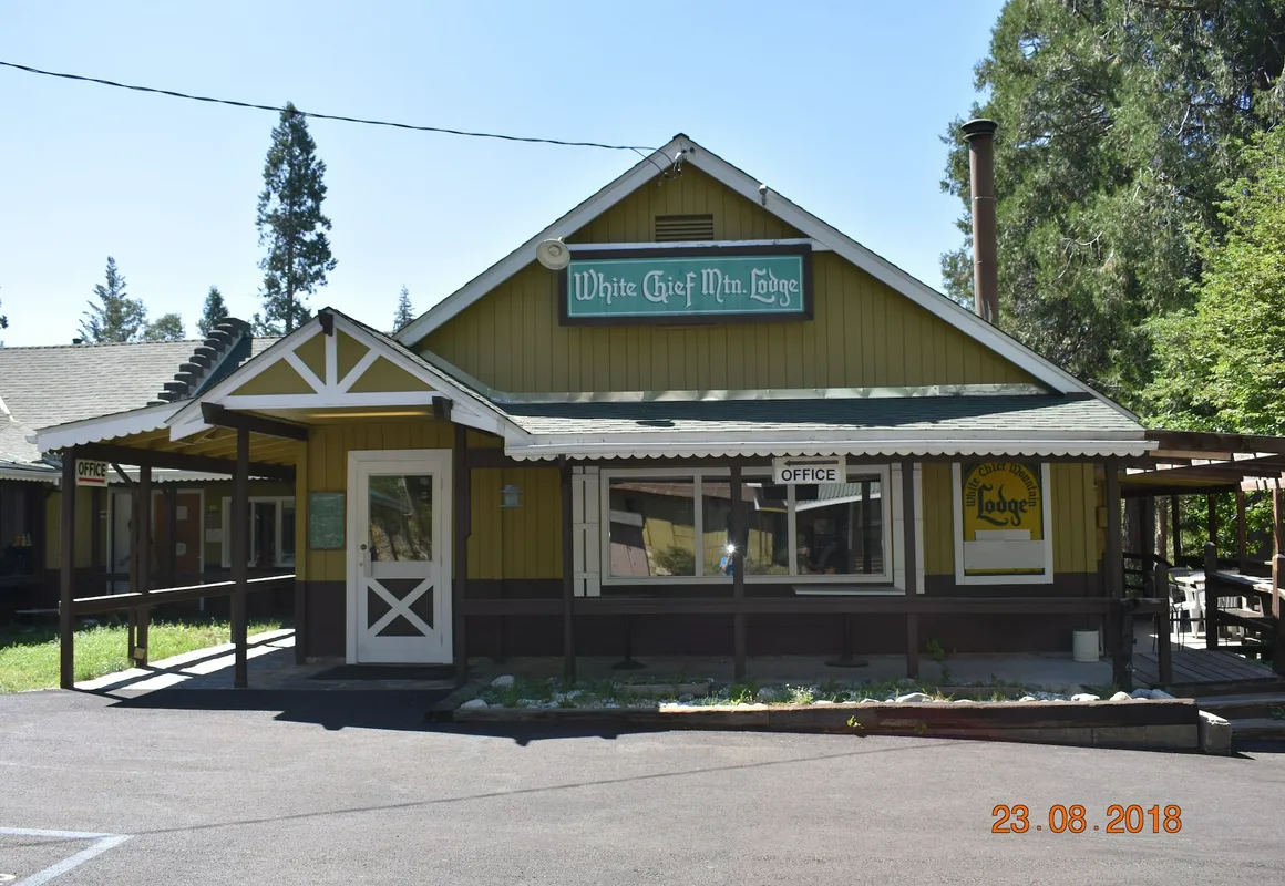 White Chief Mountain Lodge hotel hero
