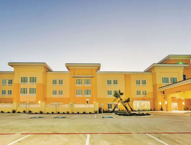 La Quinta Inn & Suites by Wyndham Cotulla hotel detail image 3