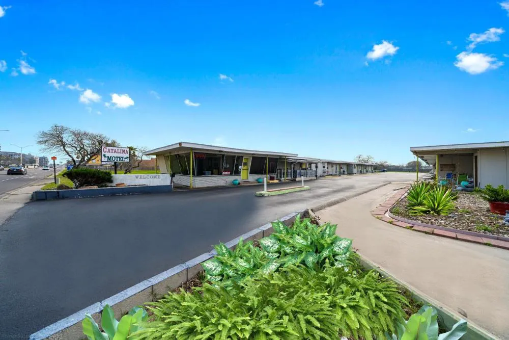 Catalina Motel hotel hero