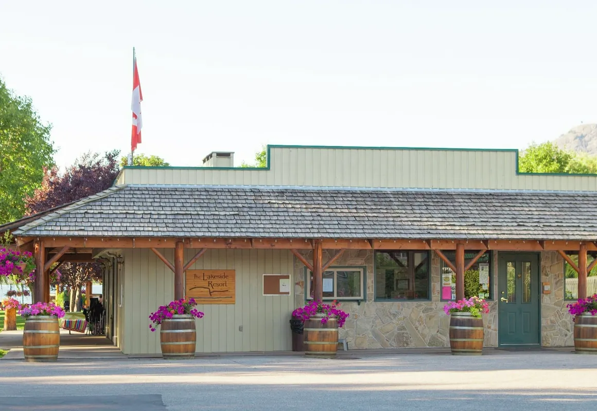 The Lakeside Resort hotel hero