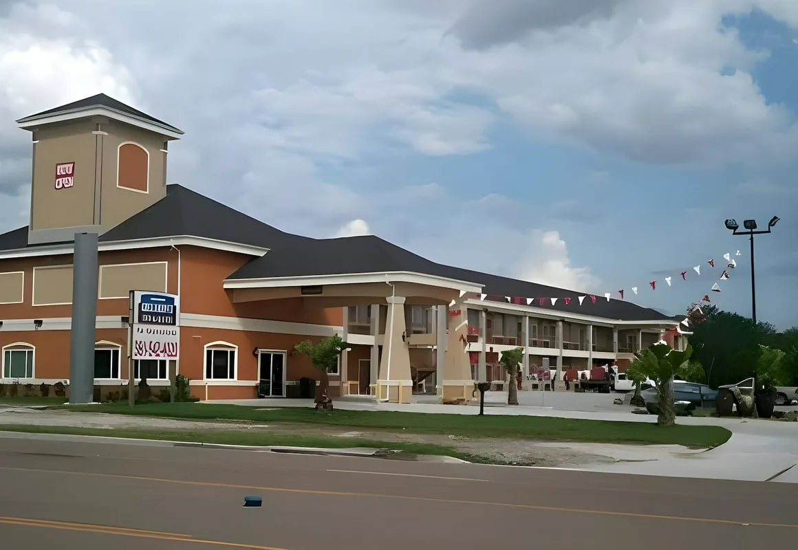 Studio 6 Beeville, TX hotel hero